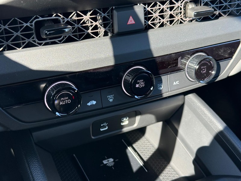 Honda Accord Sedan Vehicle Image 18