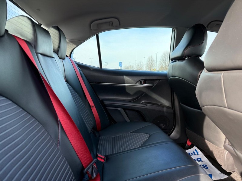 Toyota Camry Vehicle Image 9