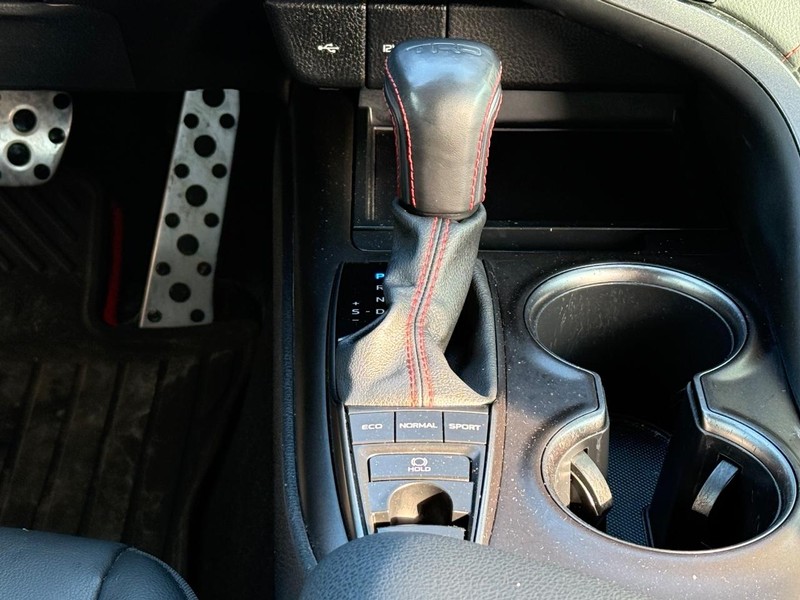 Toyota Camry Vehicle Image 12