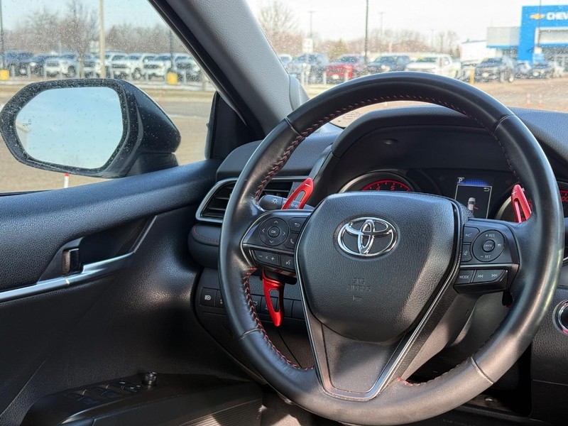 Toyota Camry Vehicle Image 13