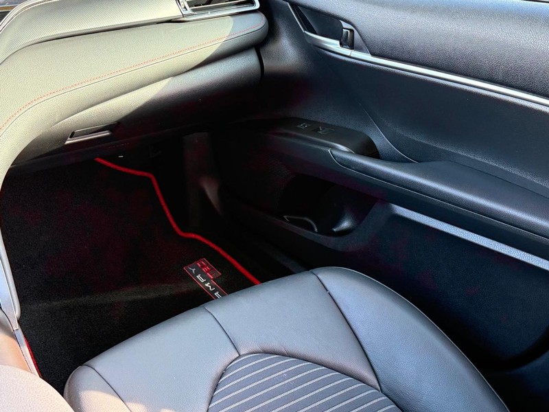 Toyota Camry Vehicle Image 14