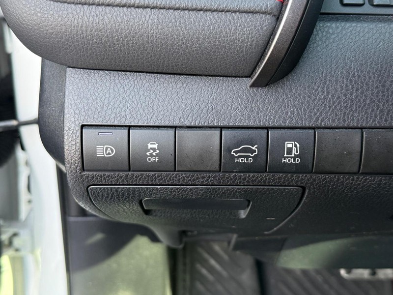 Toyota Camry Vehicle Image 18