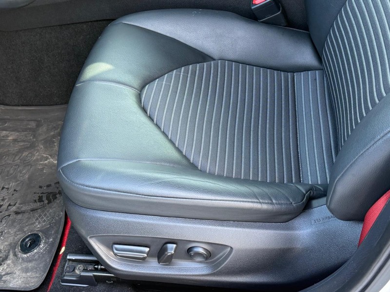 Toyota Camry Vehicle Image 20