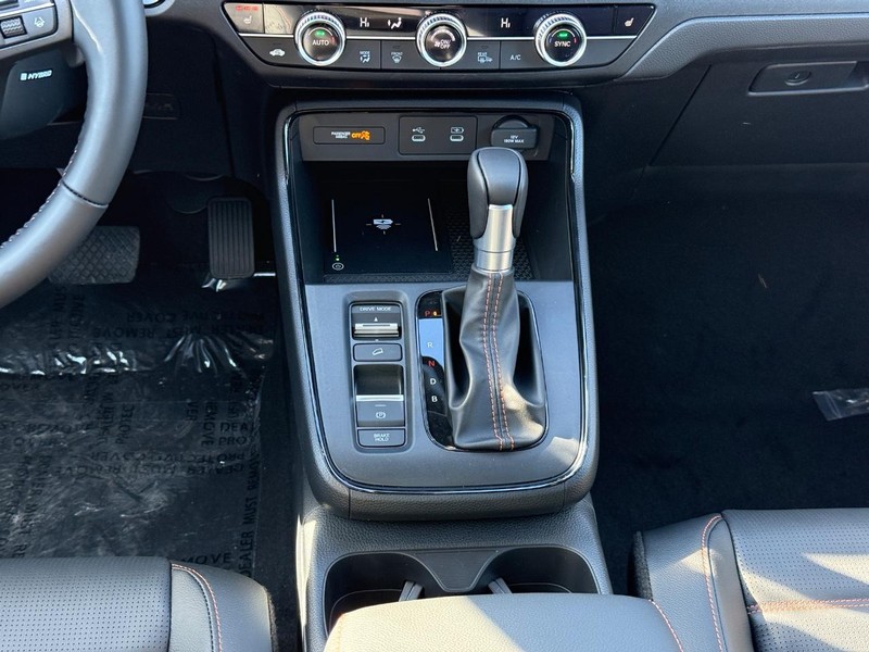 Honda CR-V Hybrid Vehicle Image 11