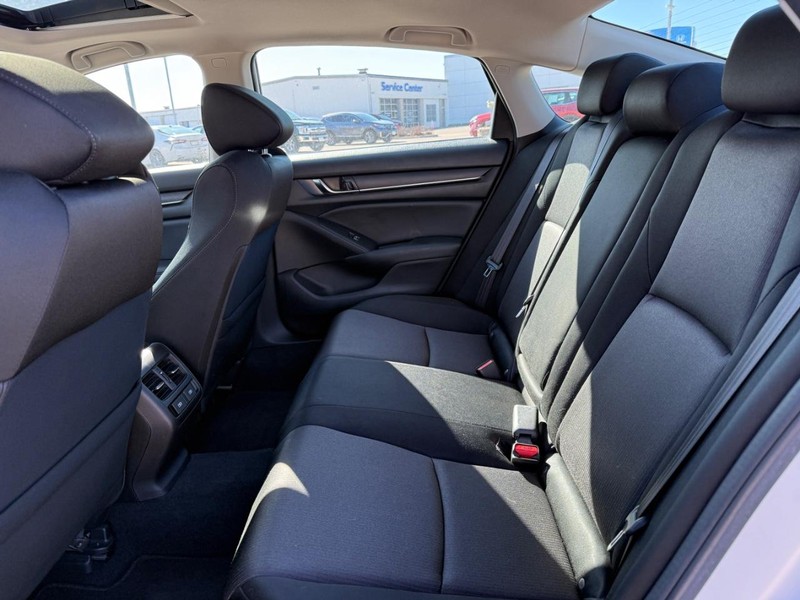 Honda Accord Hybrid Vehicle Full-screen Gallery Image 09