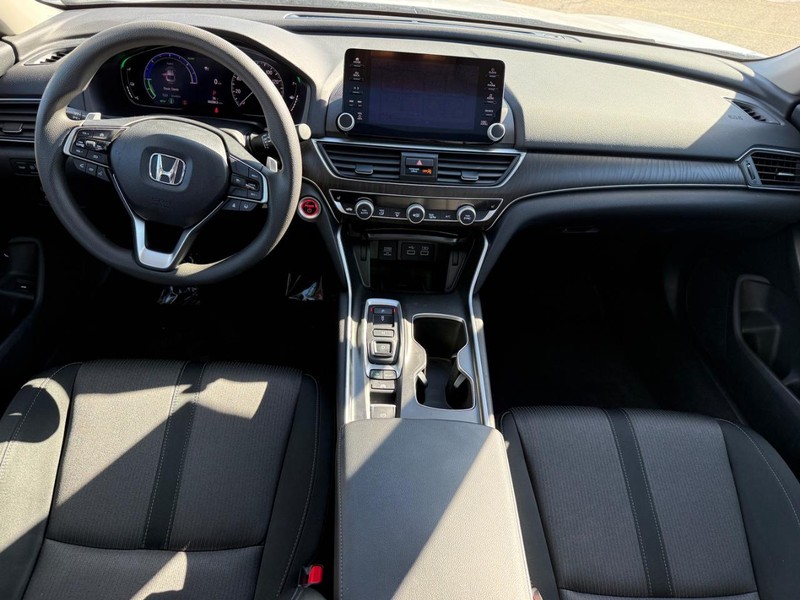 Honda Accord Hybrid Vehicle Full-screen Gallery Image 10