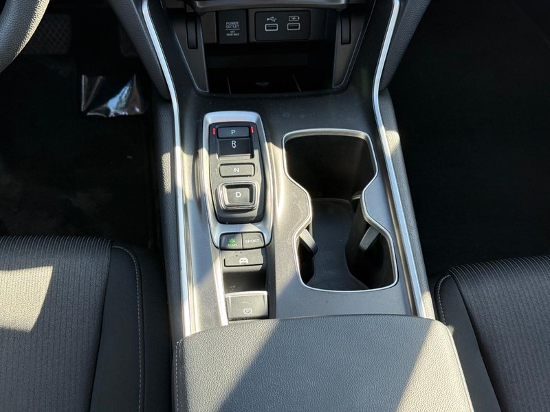 Honda Accord Hybrid Vehicle Full-screen Gallery Image 12