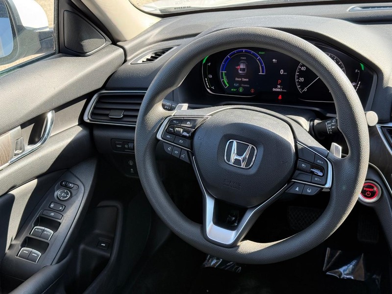 Honda Accord Hybrid Vehicle Full-screen Gallery Image 13