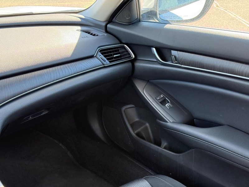 Honda Accord Hybrid Vehicle Full-screen Gallery Image 14