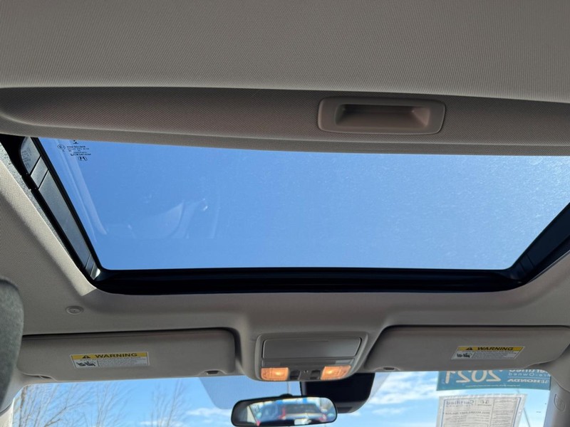 Honda Accord Hybrid Vehicle Full-screen Gallery Image 15