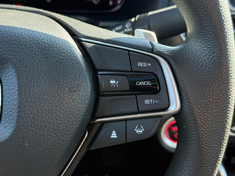 Honda Accord Hybrid Vehicle Full-screen Gallery Image 17