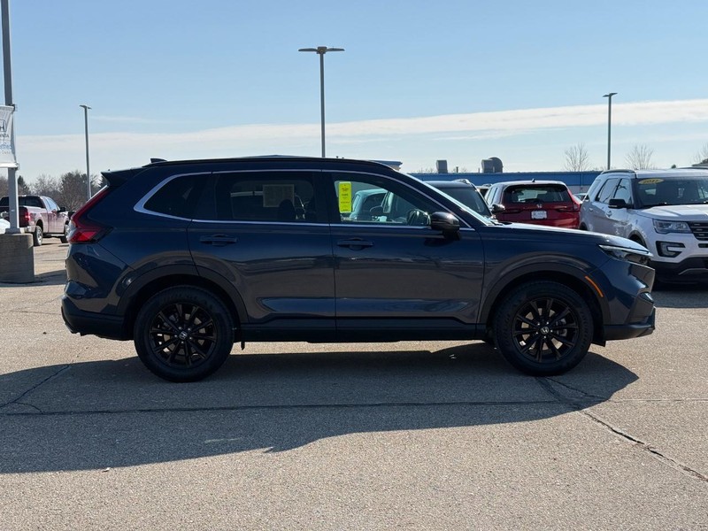 Honda CR-V Hybrid Vehicle Image 2