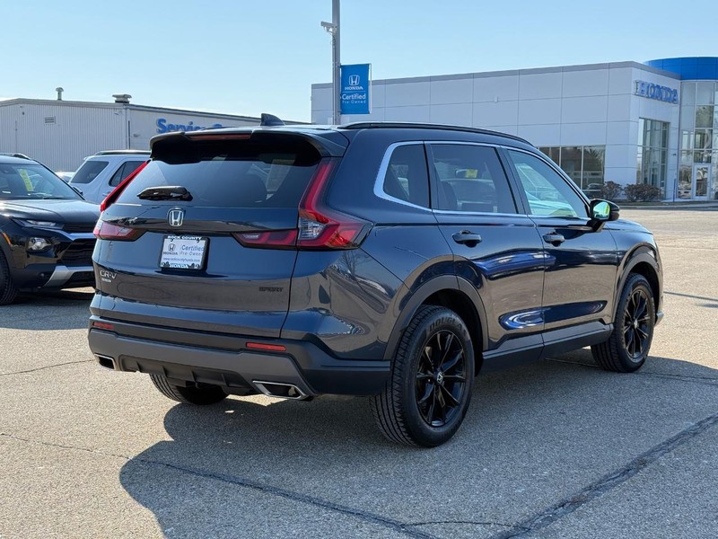 Honda CR-V Hybrid Vehicle Image 3