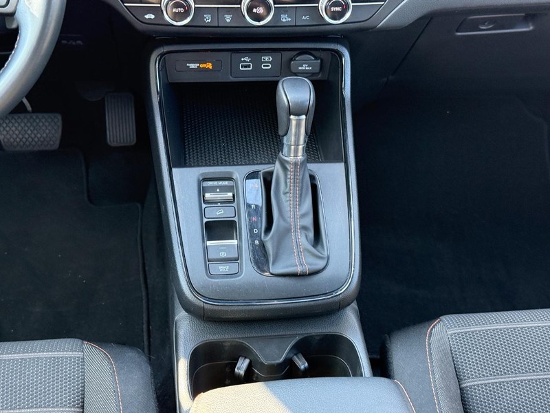 Honda CR-V Hybrid Vehicle Image 11