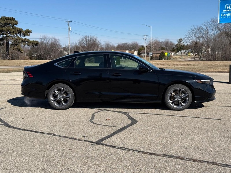 Honda Accord Hybrid Vehicle Full-screen Gallery Image 02