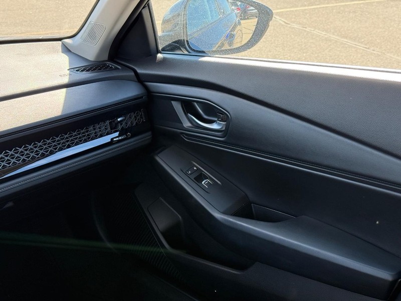 Honda Accord Hybrid Vehicle Full-screen Gallery Image 13