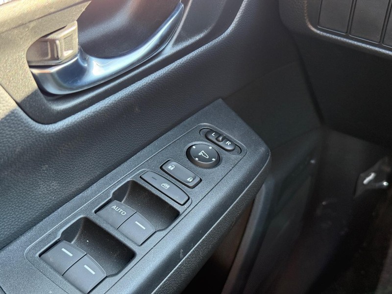 Honda CR-V Vehicle Image 19