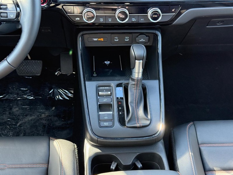 Honda CR-V Hybrid Vehicle Image 11