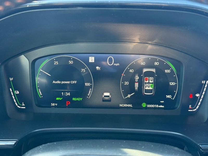 Honda CR-V Hybrid Vehicle Image 16