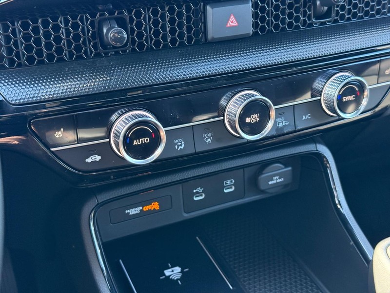 Honda CR-V Hybrid Vehicle Image 18