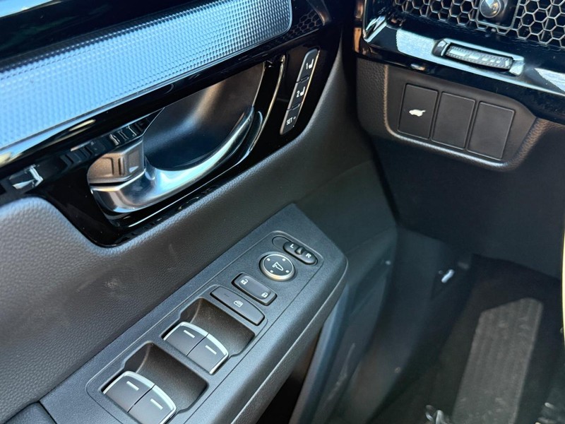 Honda CR-V Hybrid Vehicle Image 19