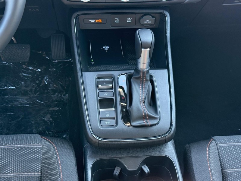 Honda CR-V Hybrid Vehicle Image 11