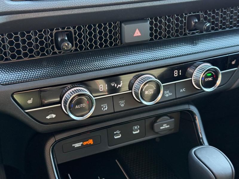 Honda CR-V Hybrid Vehicle Image 18