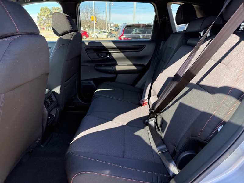 Honda CR-V Hybrid Vehicle Image 9