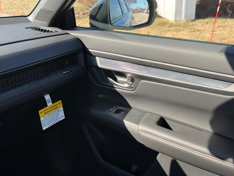 Honda CR-V Hybrid Vehicle Image 14