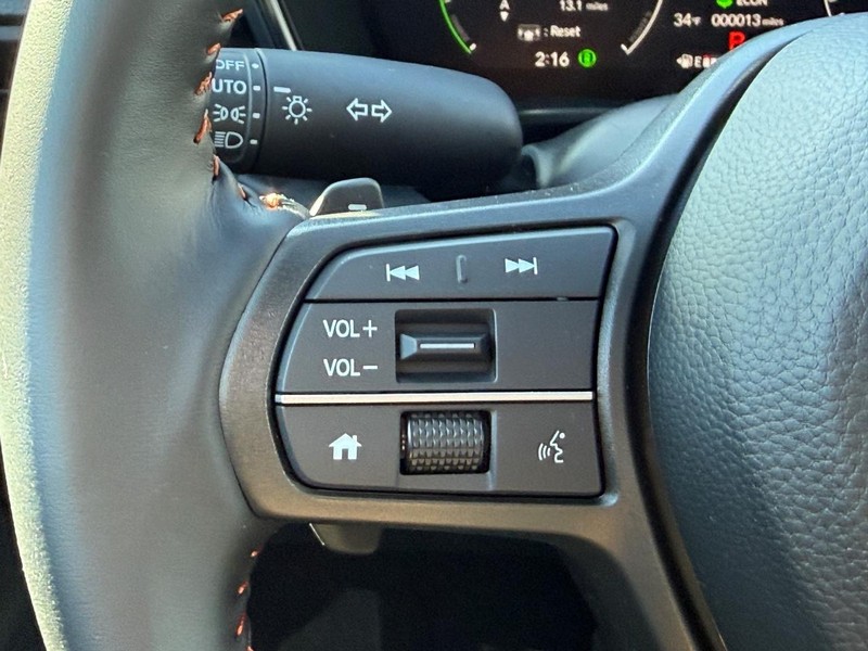 Honda CR-V Hybrid Vehicle Image 16