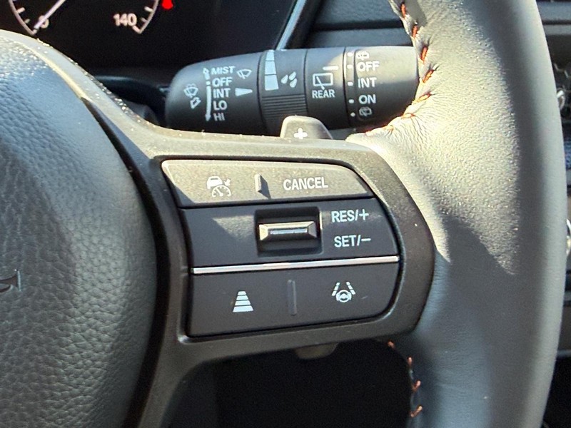 Honda CR-V Hybrid Vehicle Image 17