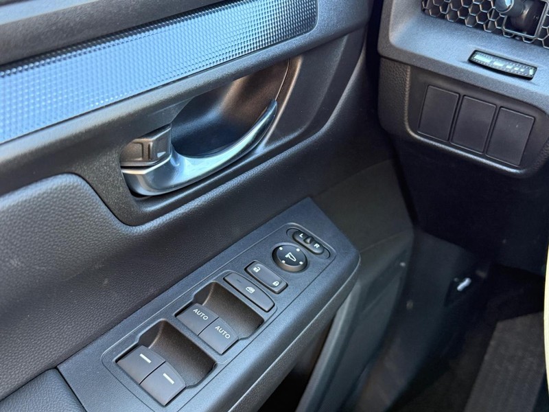 Honda CR-V Hybrid Vehicle Image 21