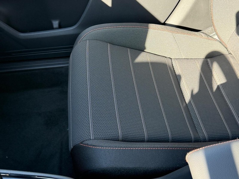 Honda CR-V Hybrid Vehicle Image 22