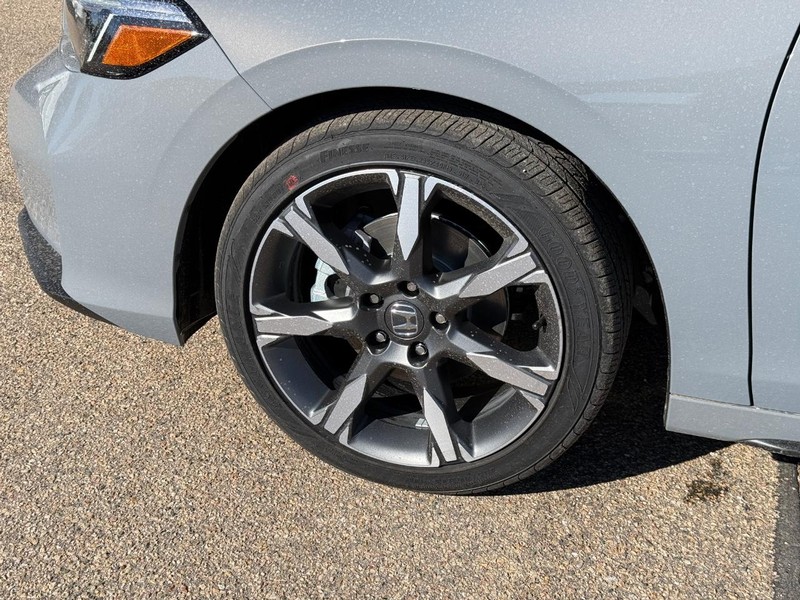 Honda Civic Hatchback Hybrid Vehicle Image 8