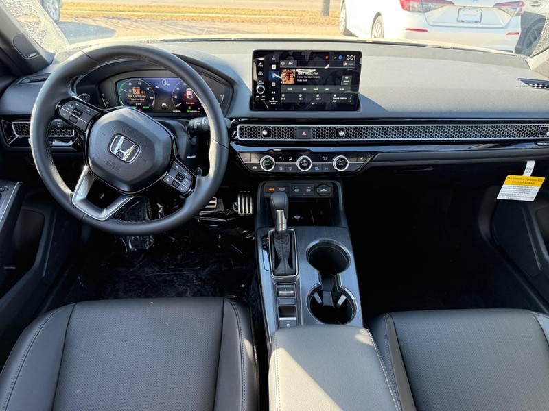 Honda Civic Hatchback Hybrid Vehicle Image 9