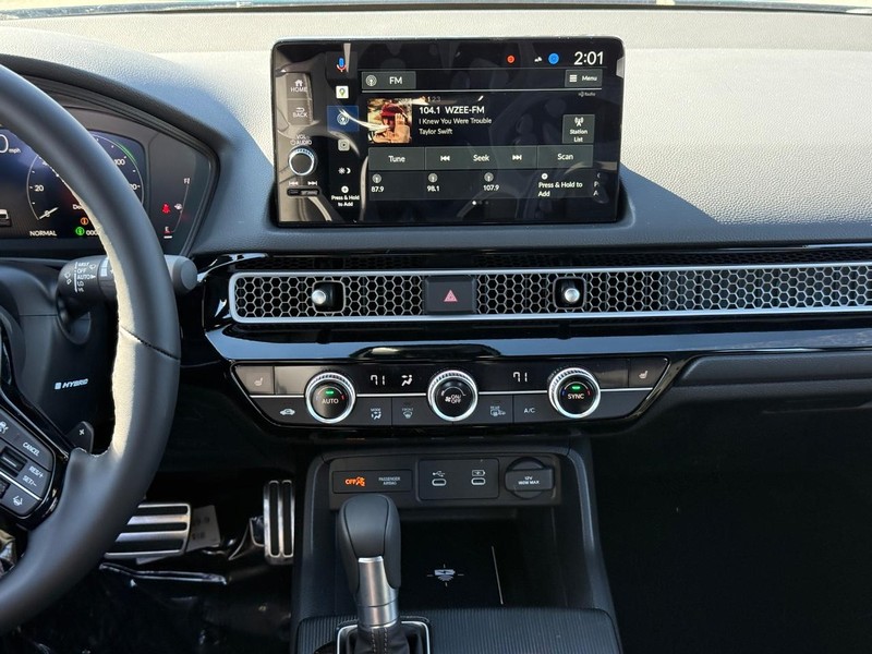 Honda Civic Hatchback Hybrid Vehicle Image 10