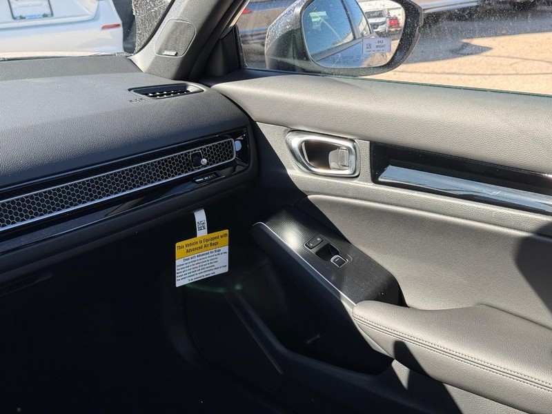 Honda Civic Hatchback Hybrid Vehicle Image 13