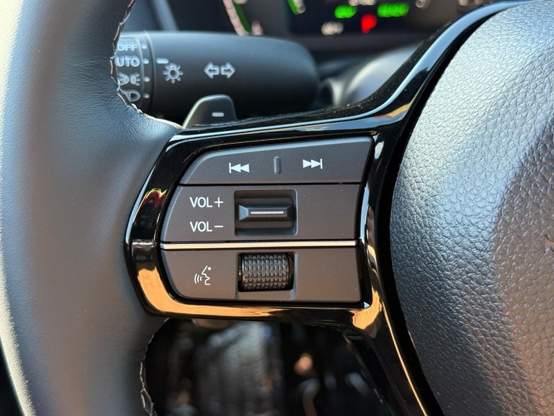 Honda Civic Hatchback Hybrid Vehicle Image 14