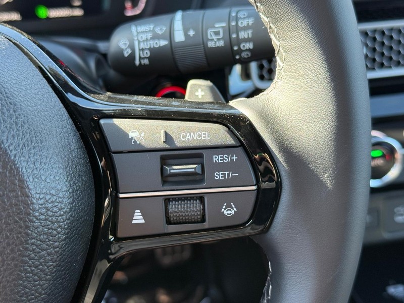 Honda Civic Hatchback Hybrid Vehicle Image 15