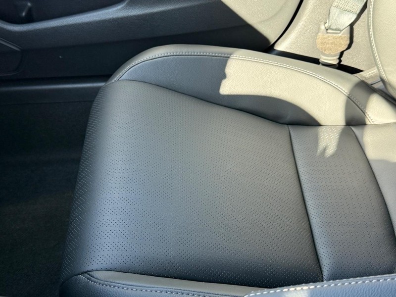 Honda Civic Hatchback Hybrid Vehicle Image 20