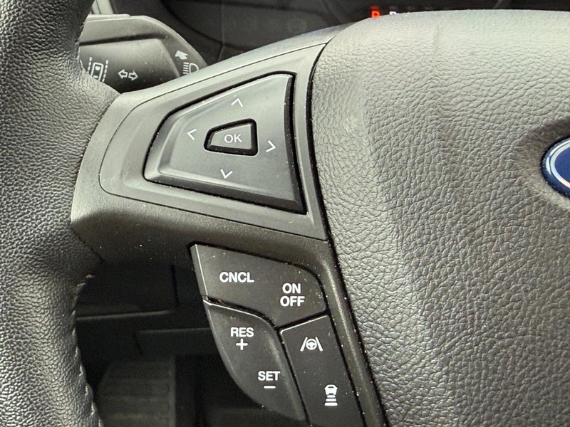 Ford Edge Vehicle Full-screen Gallery Image 15