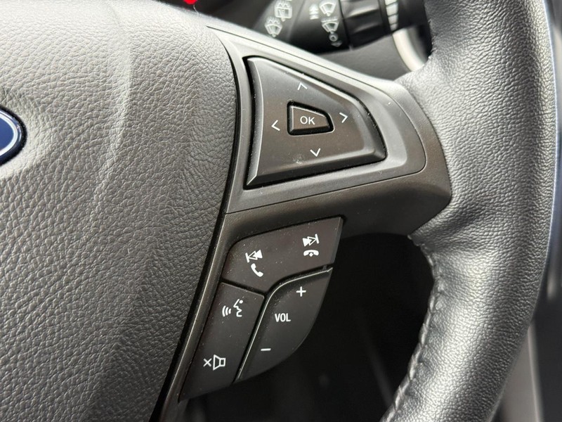 Ford Edge Vehicle Full-screen Gallery Image 16