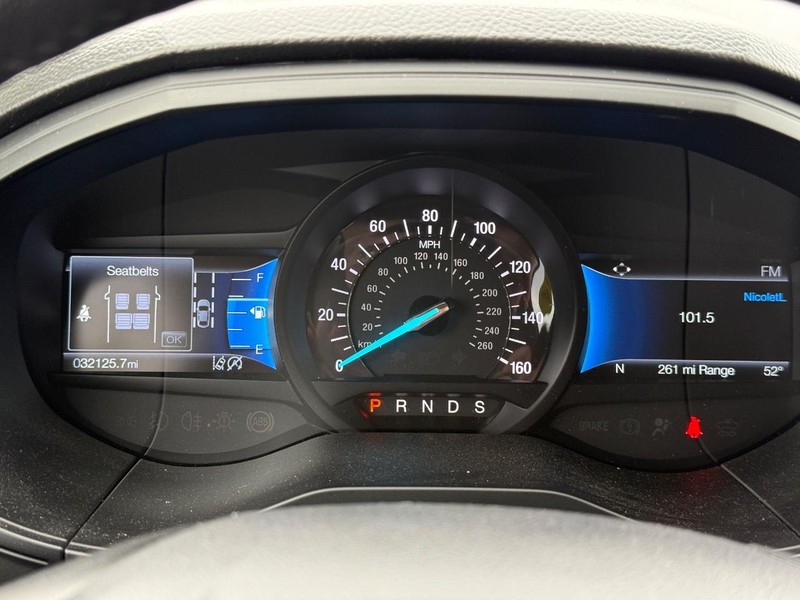 Ford Edge Vehicle Full-screen Gallery Image 17