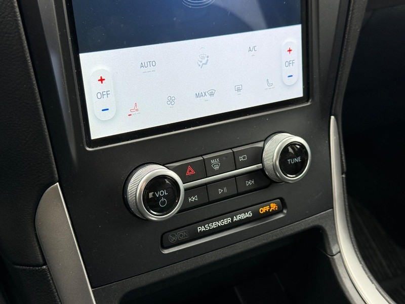 Ford Edge Vehicle Full-screen Gallery Image 19