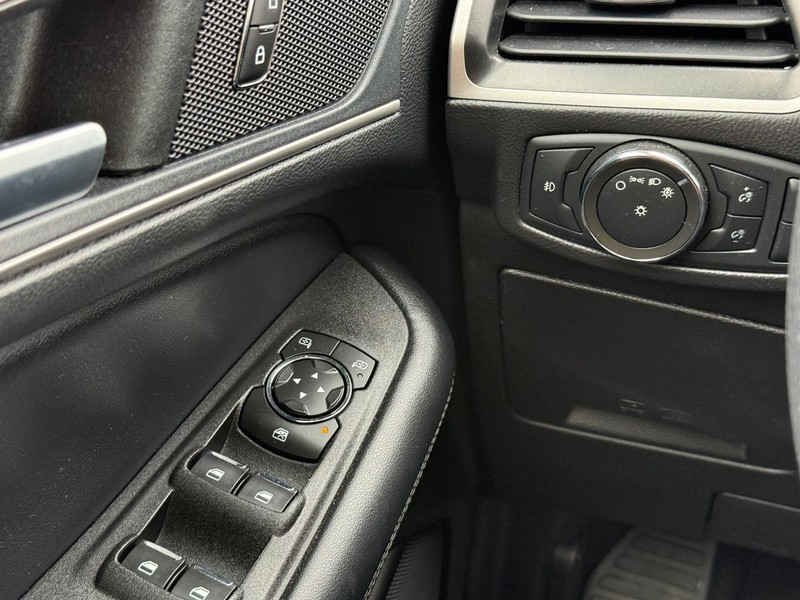 Ford Edge Vehicle Full-screen Gallery Image 20