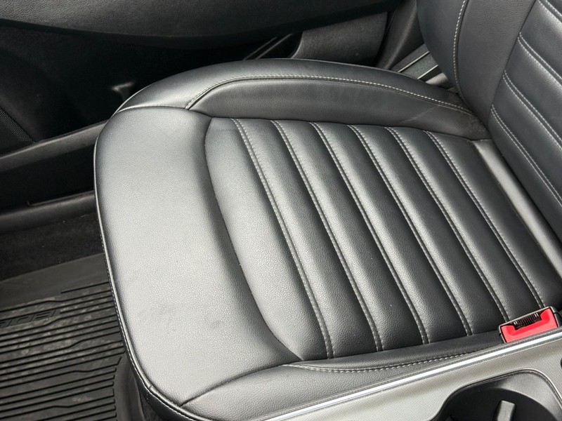 Ford Edge Vehicle Full-screen Gallery Image 21