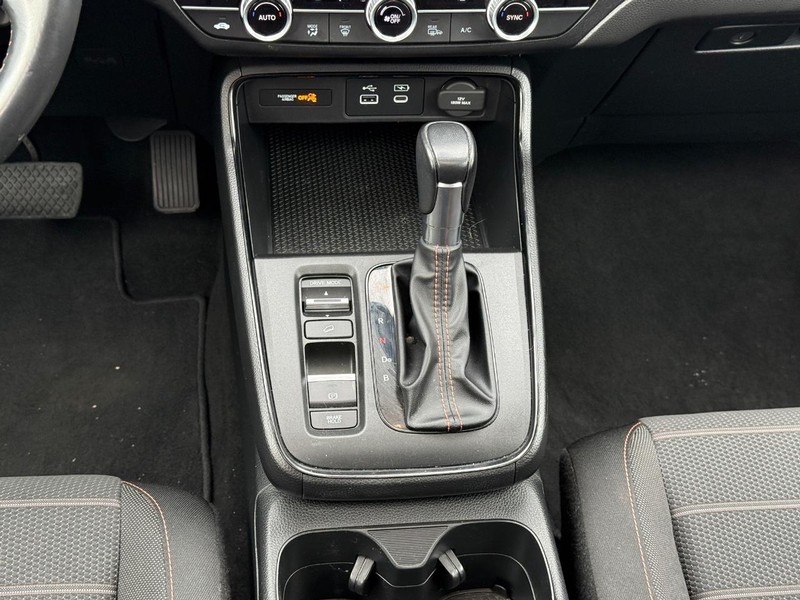 Honda CR-V Hybrid Vehicle Image 12