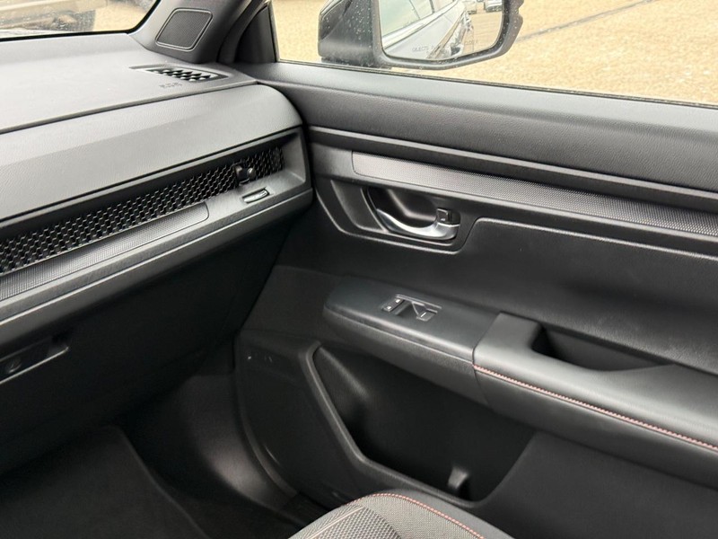 Honda CR-V Hybrid Vehicle Image 14