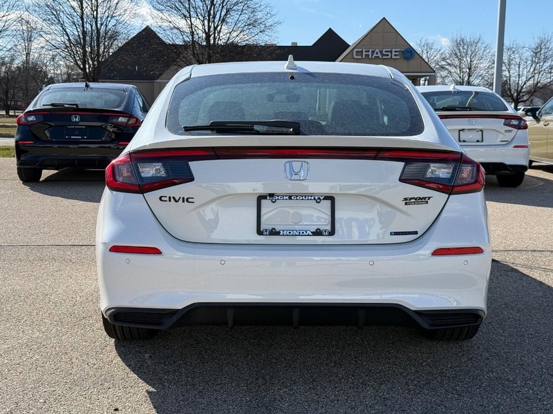 Honda Civic Hatchback Hybrid Vehicle Image 4