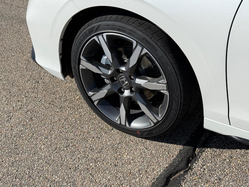 Honda Civic Hatchback Hybrid Vehicle Image 7